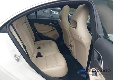 2014 Mercedes-Benz Cla 250 z USA, uszkodzony, nr VIN WDDSJ4EB4EN053923